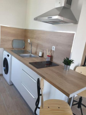 Studio refait à neuf Ave St Maurice